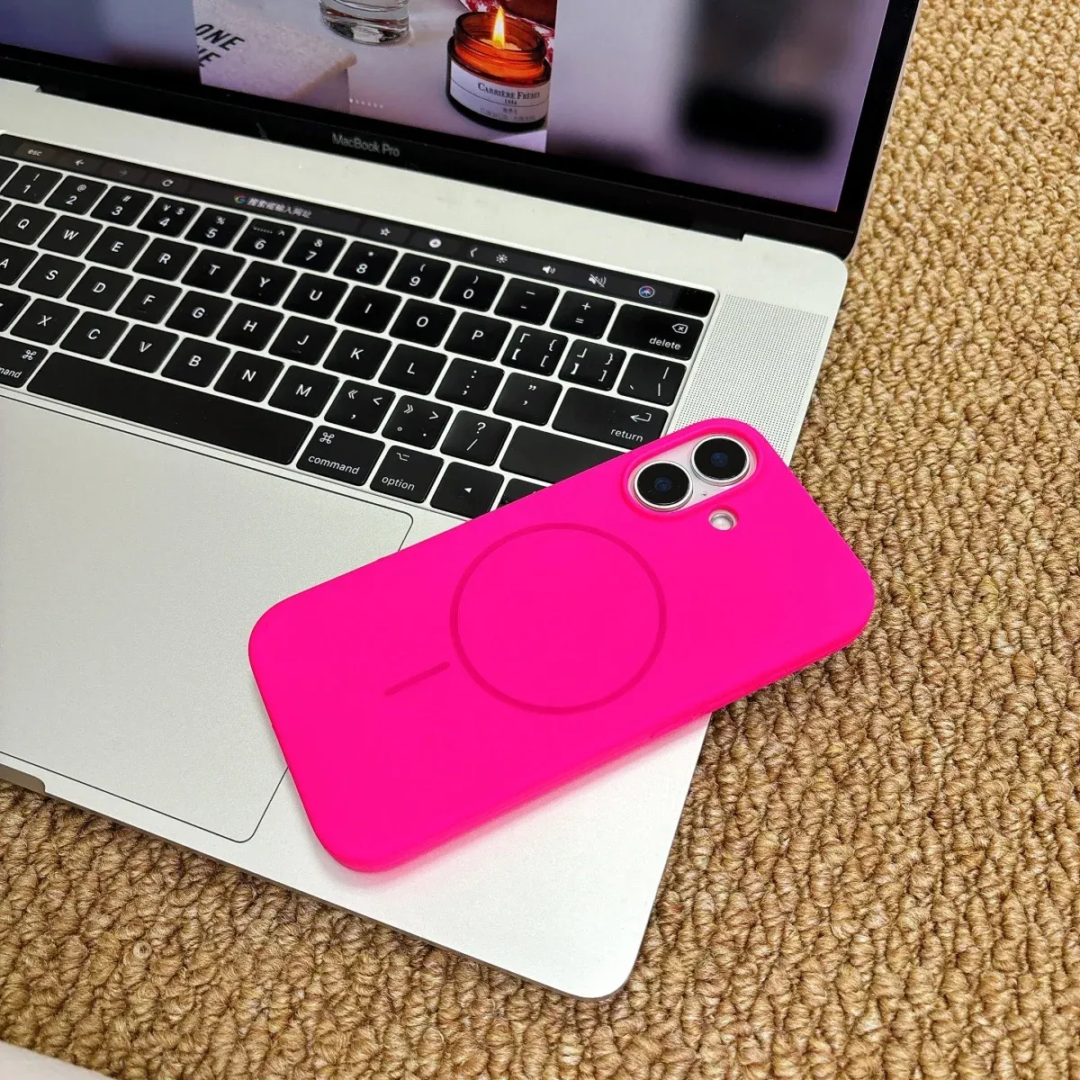 Coque en silicone fluorescent, vue de profil