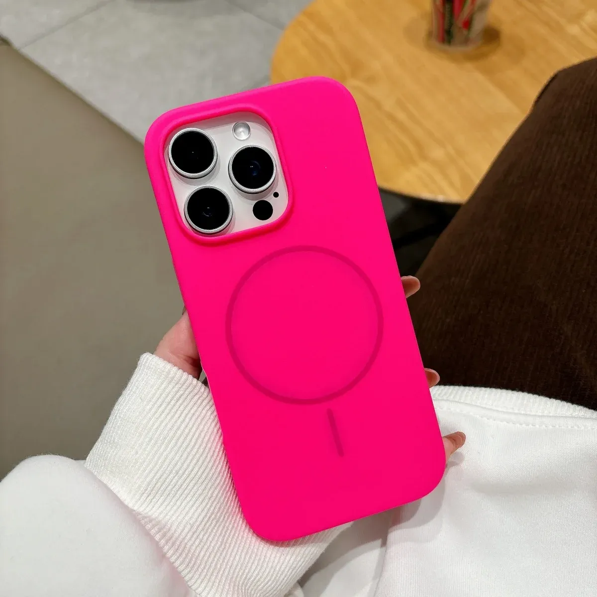 Coque en silicone lumineux fluorescent pour iPhone 18, 17 Air, 16, 15, 14, 13, 12 et 18 Pro Max, compatible charge sans fil MagSafe 15