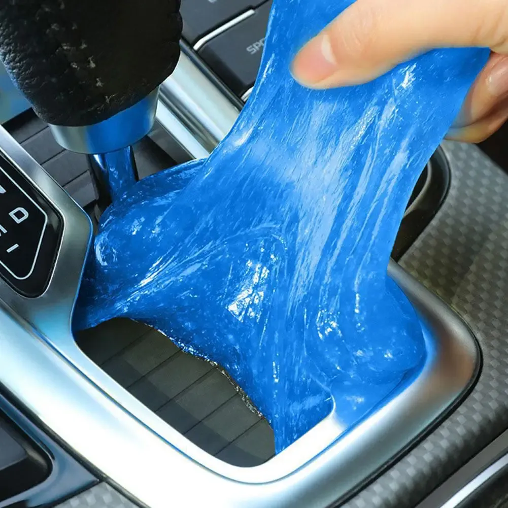 Nettoyage de la console centrale avec le gel