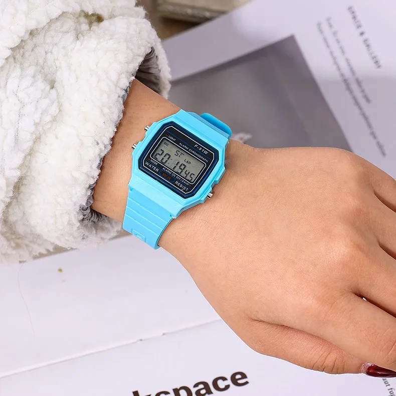 Montre numérique LED, finitions