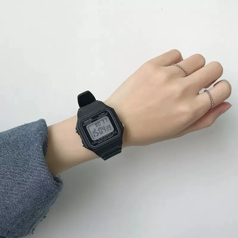 Montre numérique LED, style au poignet