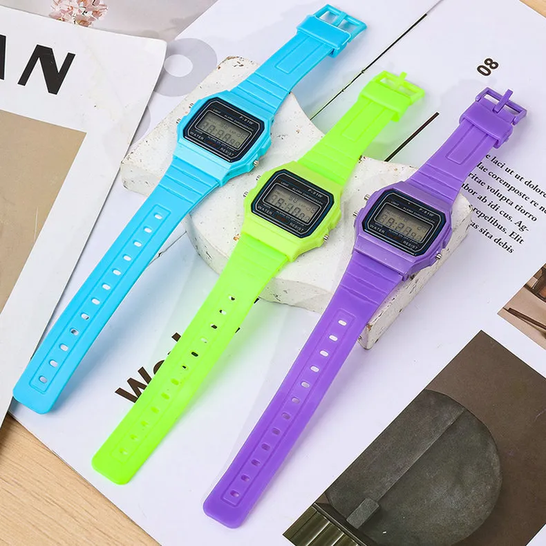 Montre numérique LED, style sportif