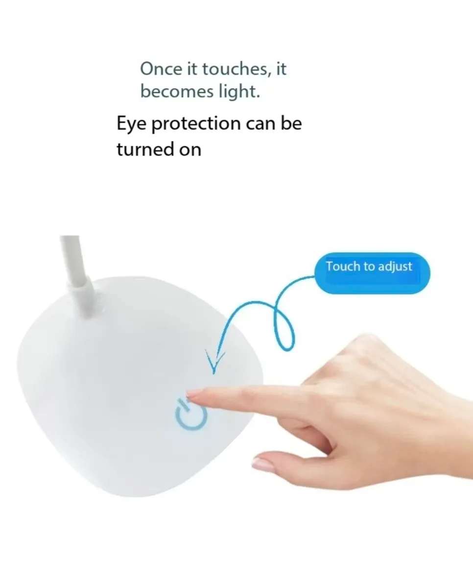 Lampe LED posée sur un bureau dans une ambiance studieuse