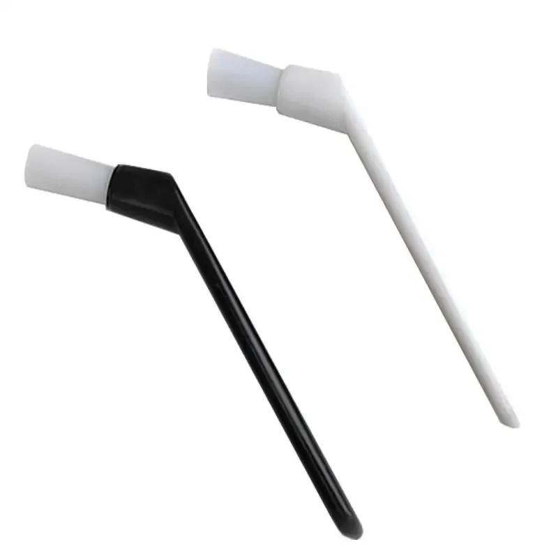 Nettoyage du groupe d'infusion avec la brosse