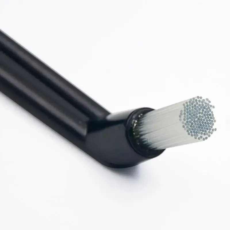 Détail des poils de la brosse de nettoyage