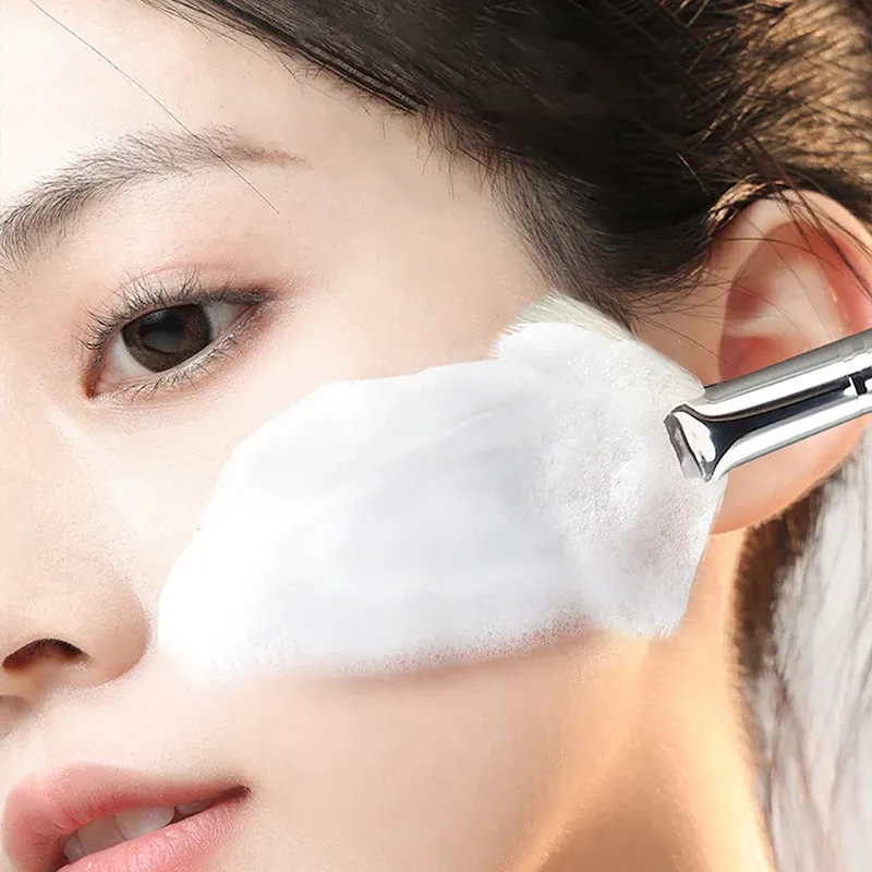 Brosse nettoyante pour le visage, lifestyle