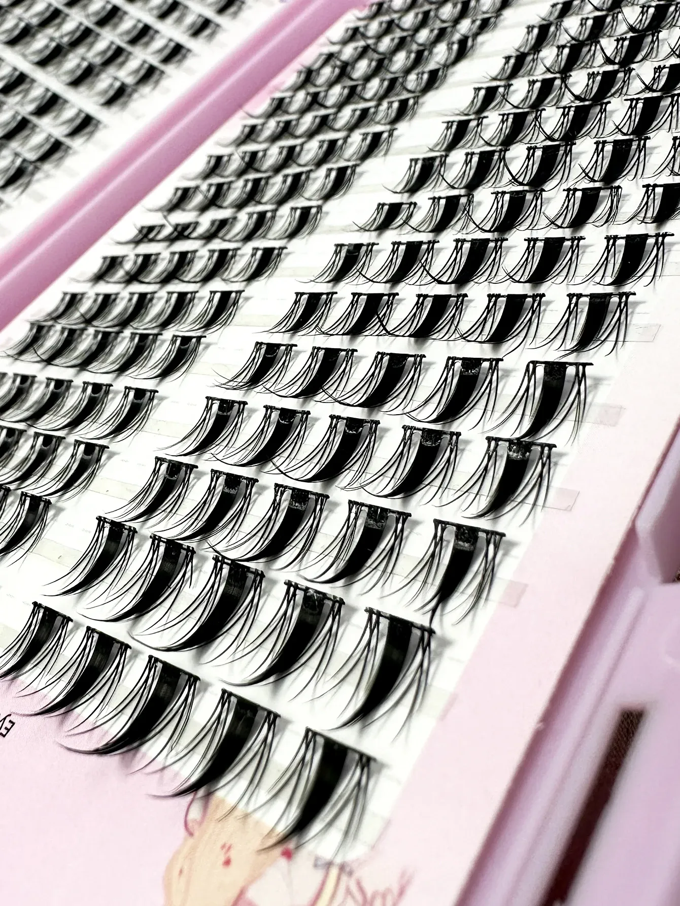 Cils en grappe appliqués, rendu naturel