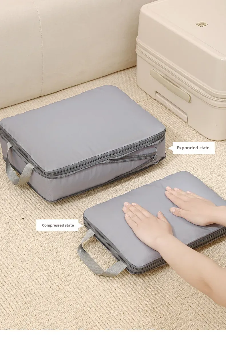 Rangement compact dans la valise