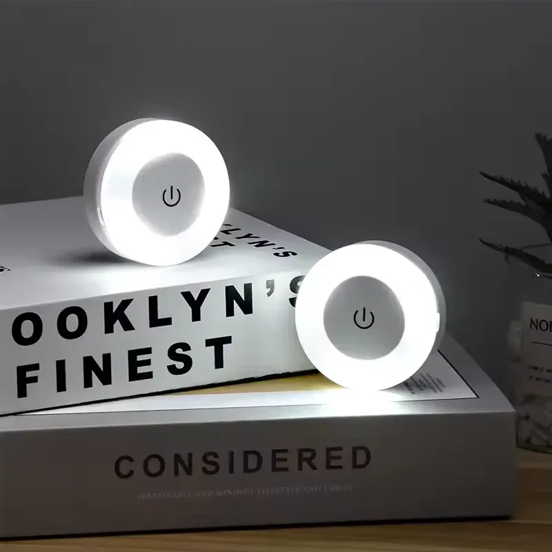 Veilleuse LED utilisée comme lampe portable