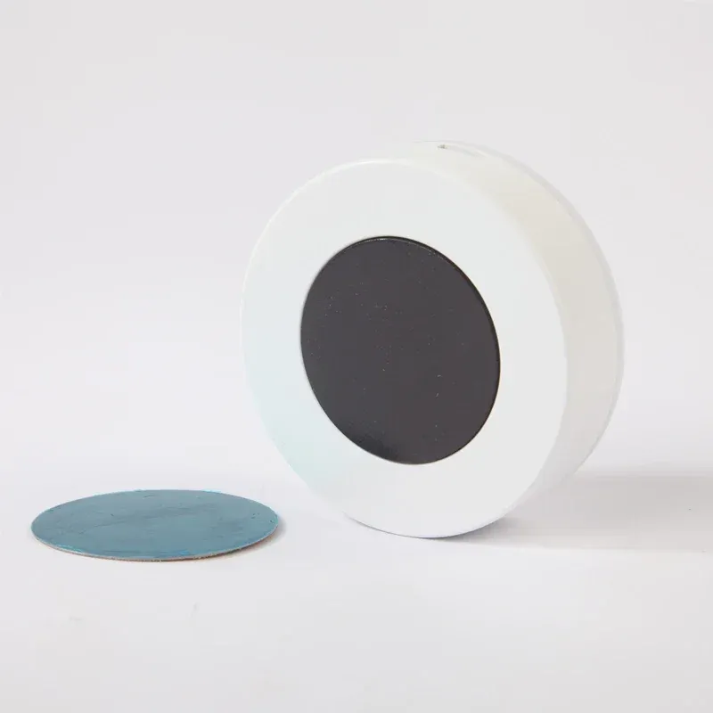 Détail du design épuré de la veilleuse LED