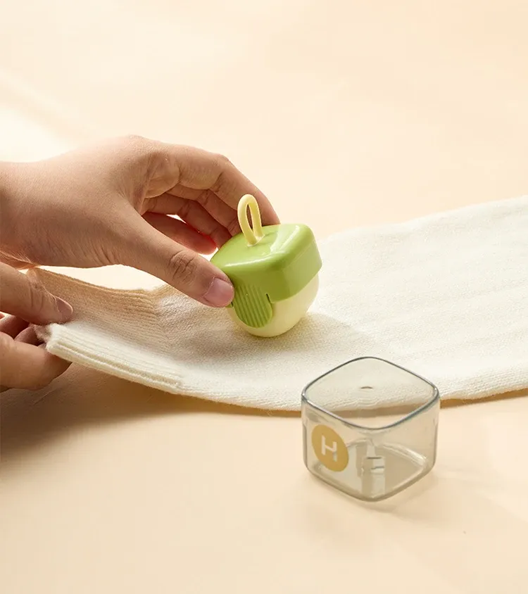 Dissolvant de peluches pour vêtements