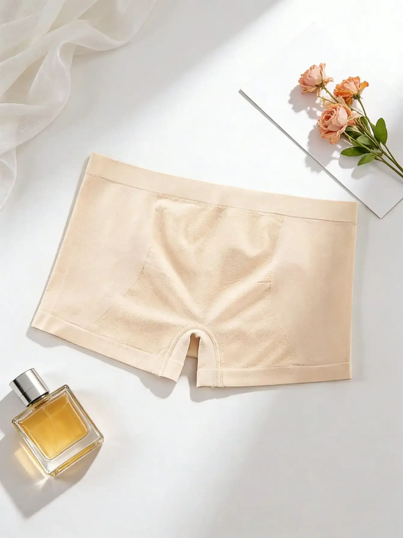 Culotte gainante sans couture portée au quotidien