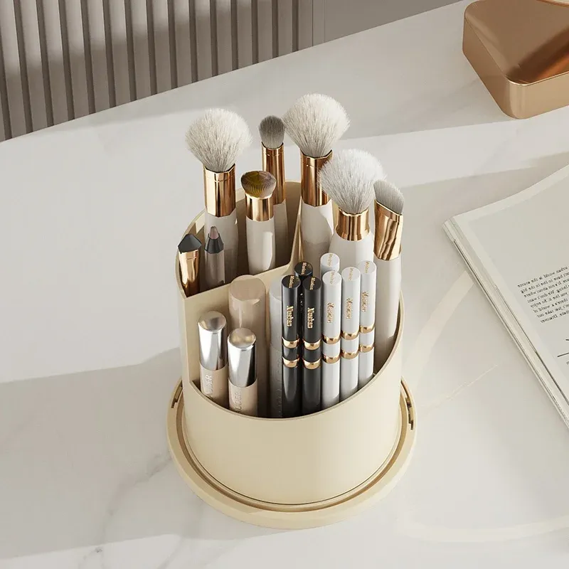 Boîte de rangement rotative pour pinceaux de maquillage, en situation