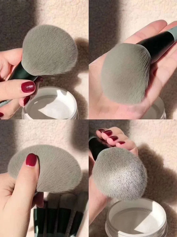 Ensemble de pinceaux de maquillage en situation