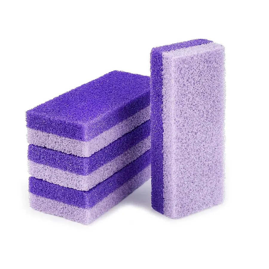 Détail de la surface rugueuse de la pierre ponce