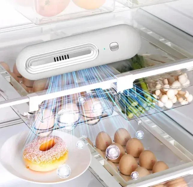 Désodorisant Ozoori installé dans un réfrigérateur