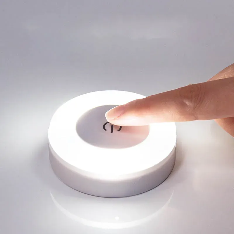 Veilleuse LED dans un salon cosy