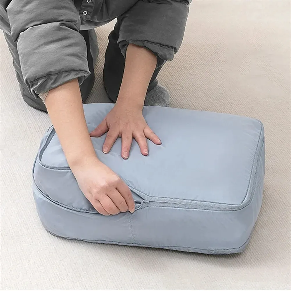 Sac de rangement de garde-robe en situation d'utilisation