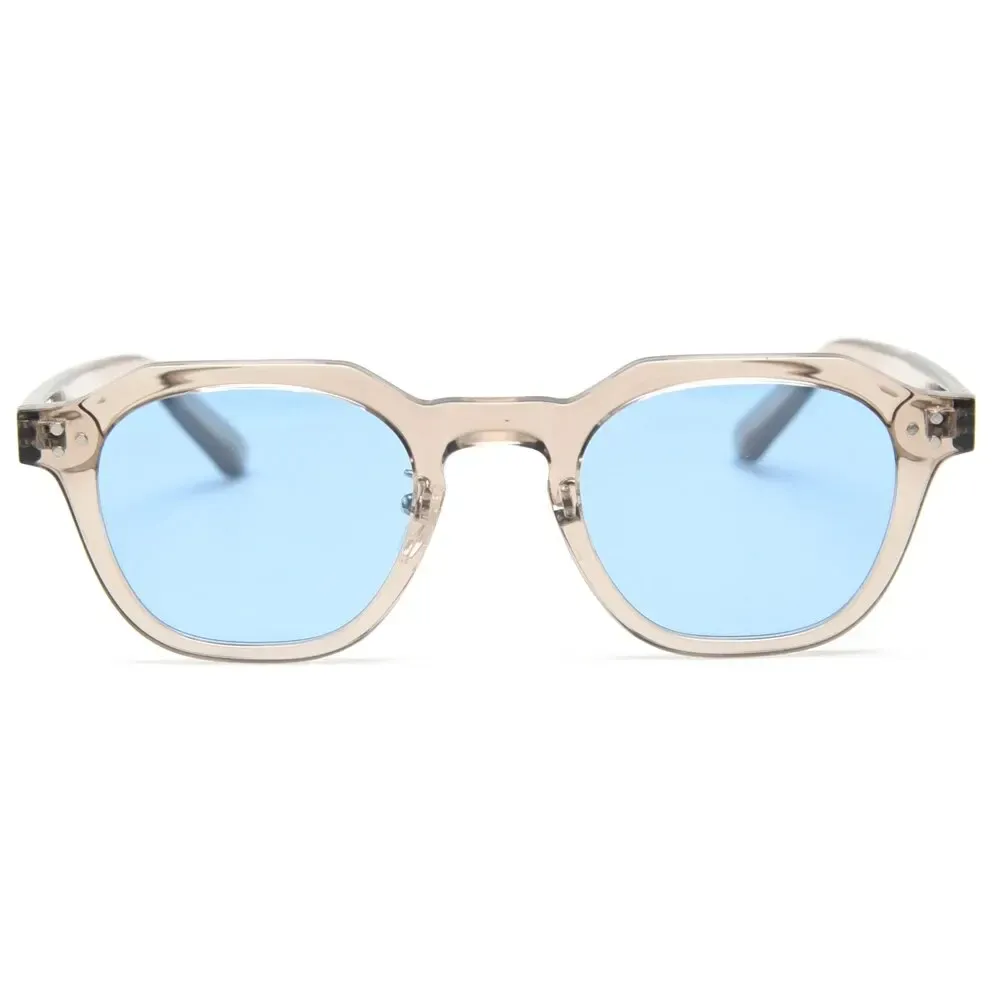 Lunettes de soleil dans un cadre urbain