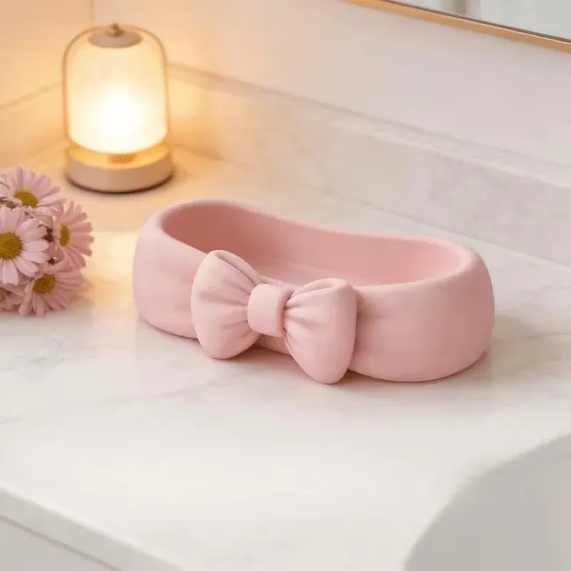 Organisateur de bureau avec nœud rose, plateau de maquillage et rangement pour brosses à dents et produits de soin 4