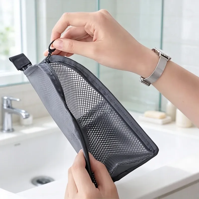 Trousse de toilette, présentation lifestyle