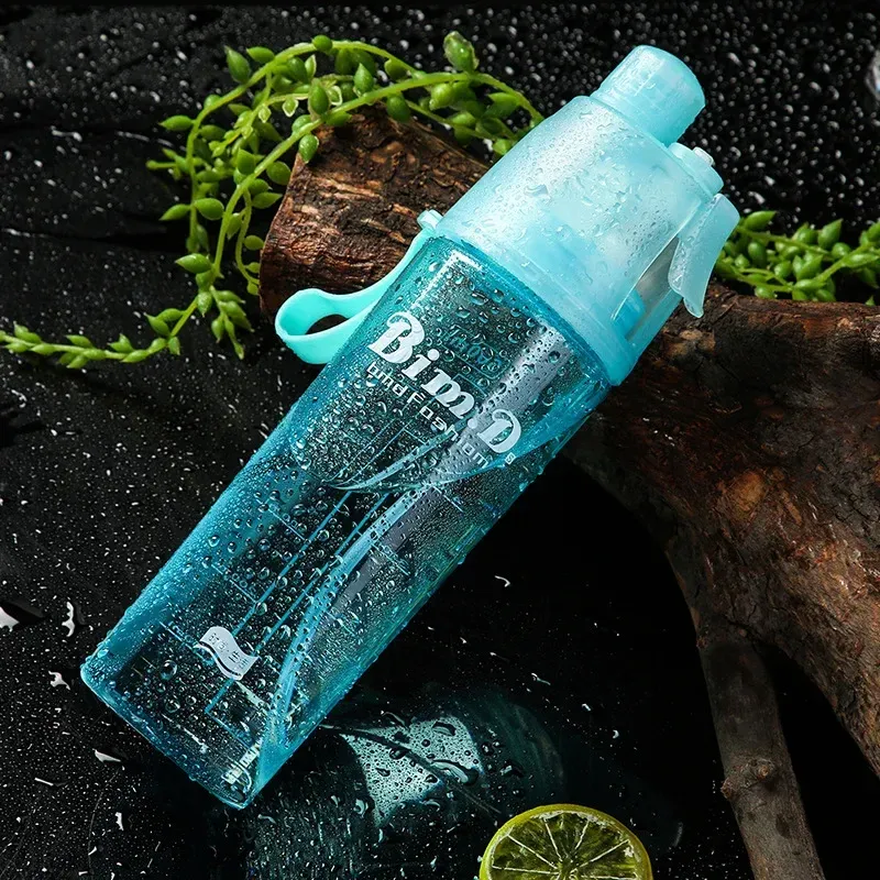 Bouteille d'eau sportive en situation