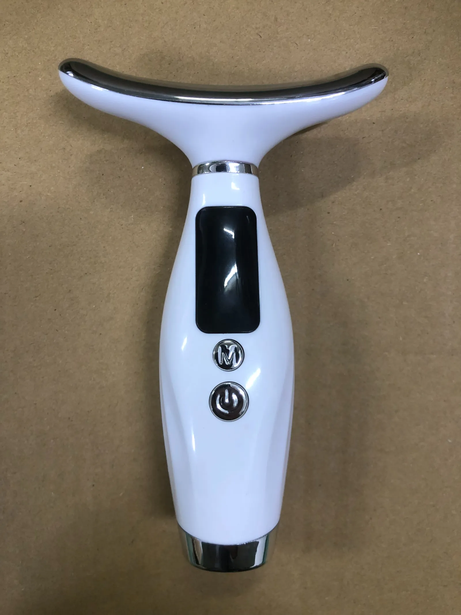 Masseur LED visage et cou, mise en situation