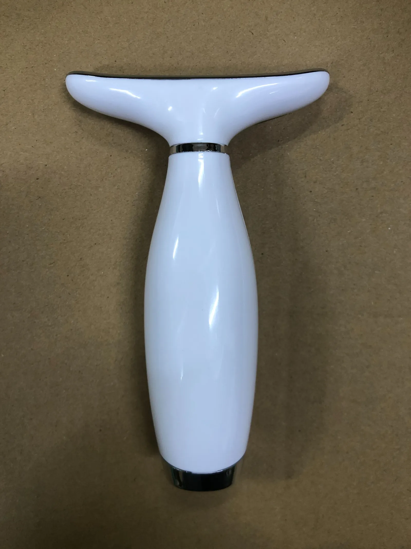 Masseur LED visage et cou, routine beauté