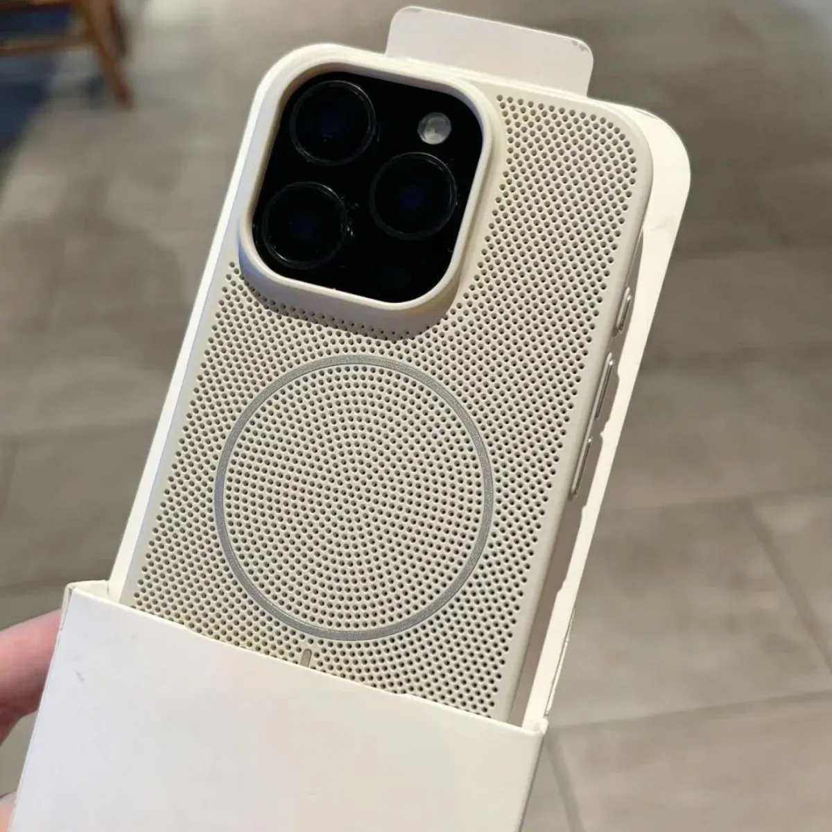 Coque magnétique MagSafe avec grille de dissipation thermique pour iPhone 11 à 18, compatible charge sans fil 13