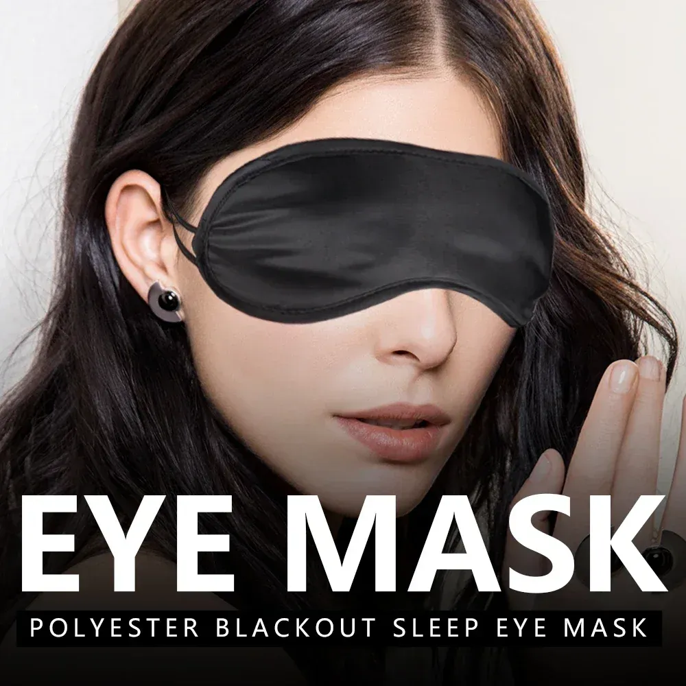 Masque pour les yeux noir porté pendant le sommeil
