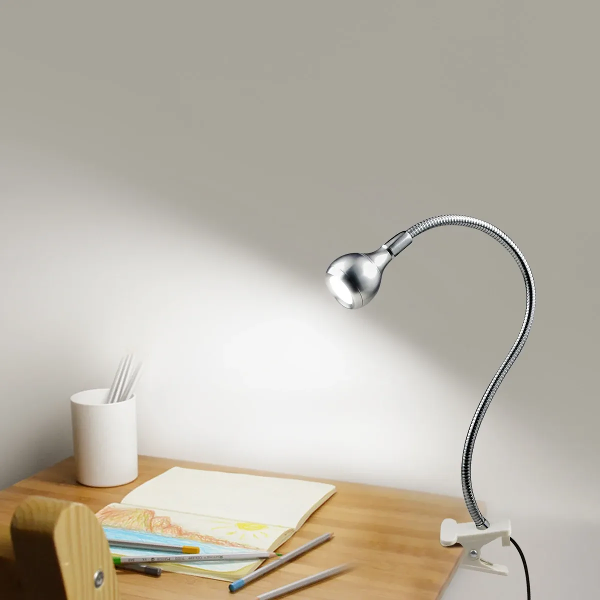Lampe de lecture LED USB flexible avec pince de fixation, idéale pour le chevet et le bureau 2