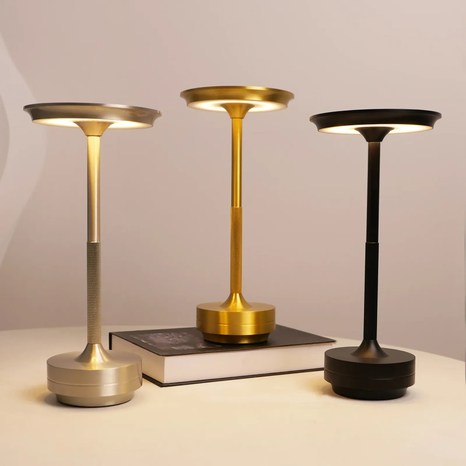 Lampe de bureau rétro en ambiance intérieure