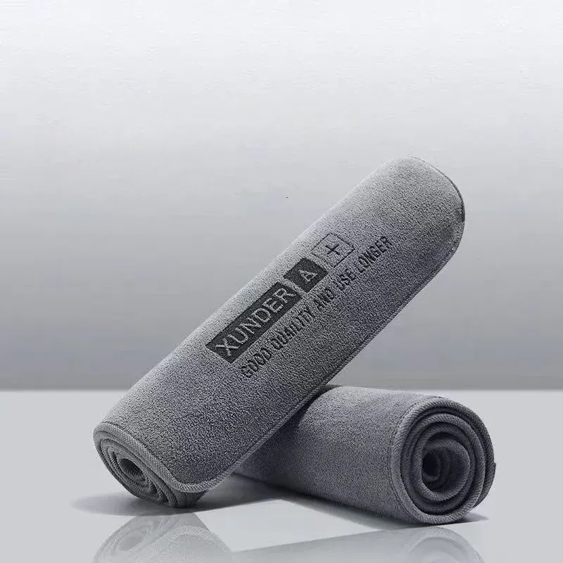 Serviette de séchage automobile en situation d'utilisation