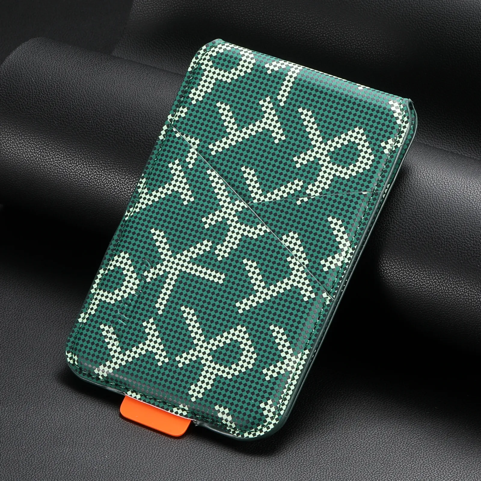 Portefeuille avec téléphone fixé