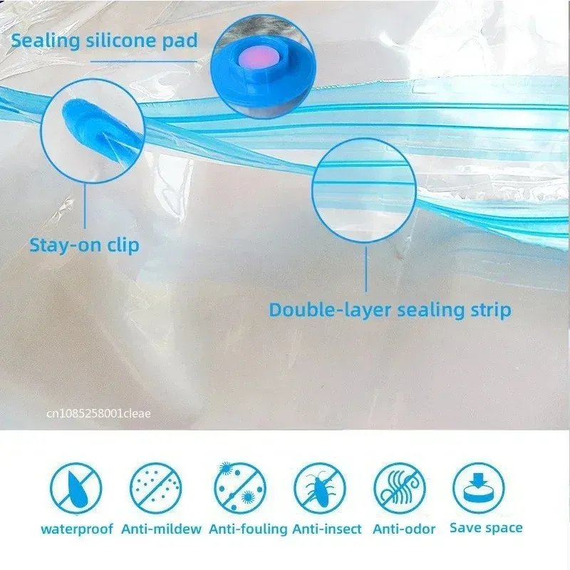 Vêtements rangés dans un sac sous vide transparent