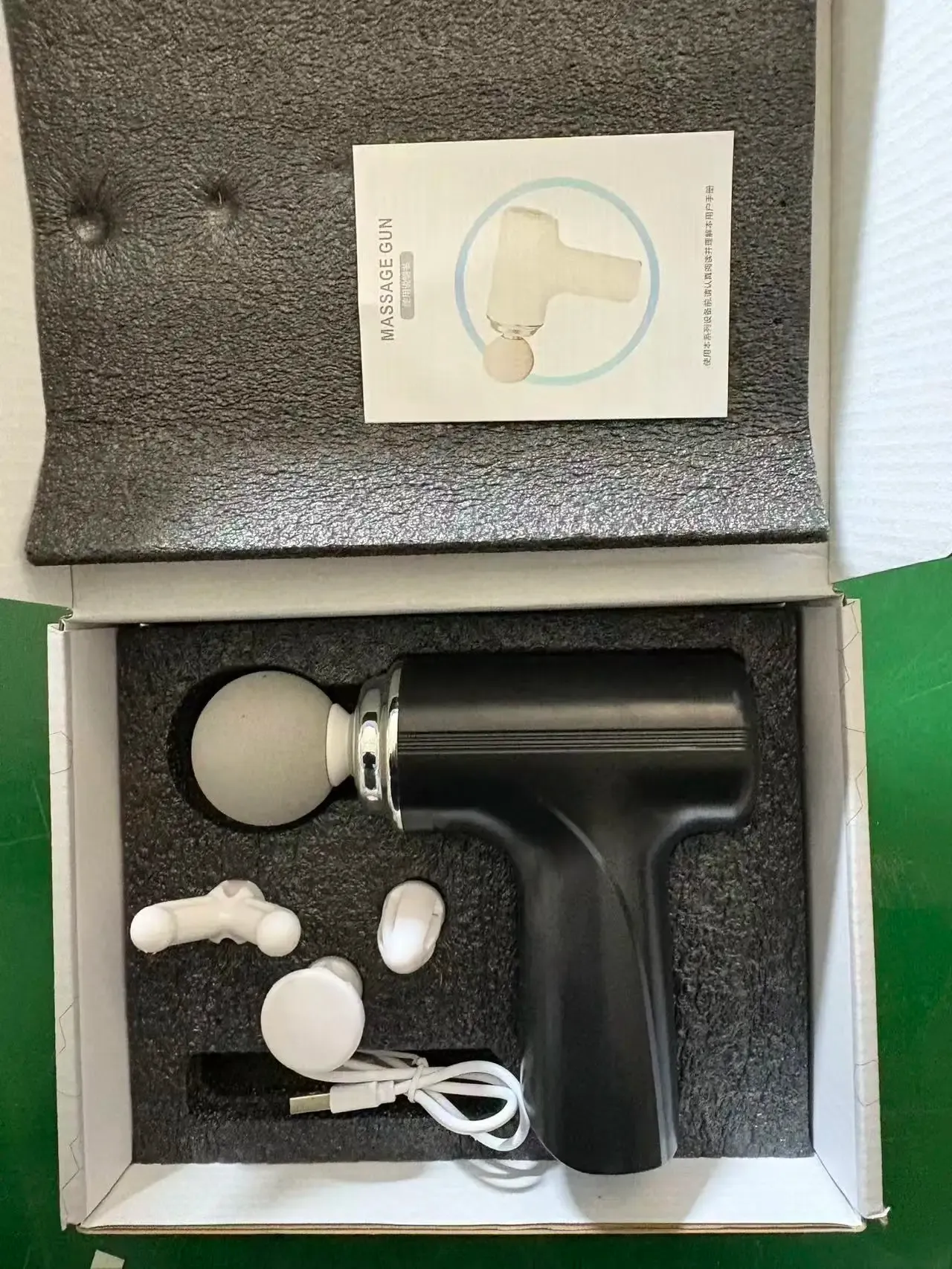 Pistolet de massage portable avec 4 têtes interchangeables et écran LED – Masseur à percussion pour le corps entier 7
