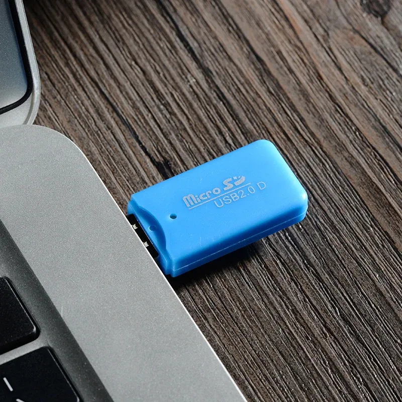 Lecteur de cartes microSD USB compact, finition
