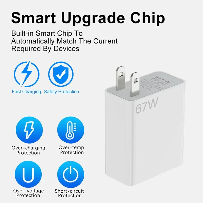 Chargeur et câble USB-C sur fond neutre