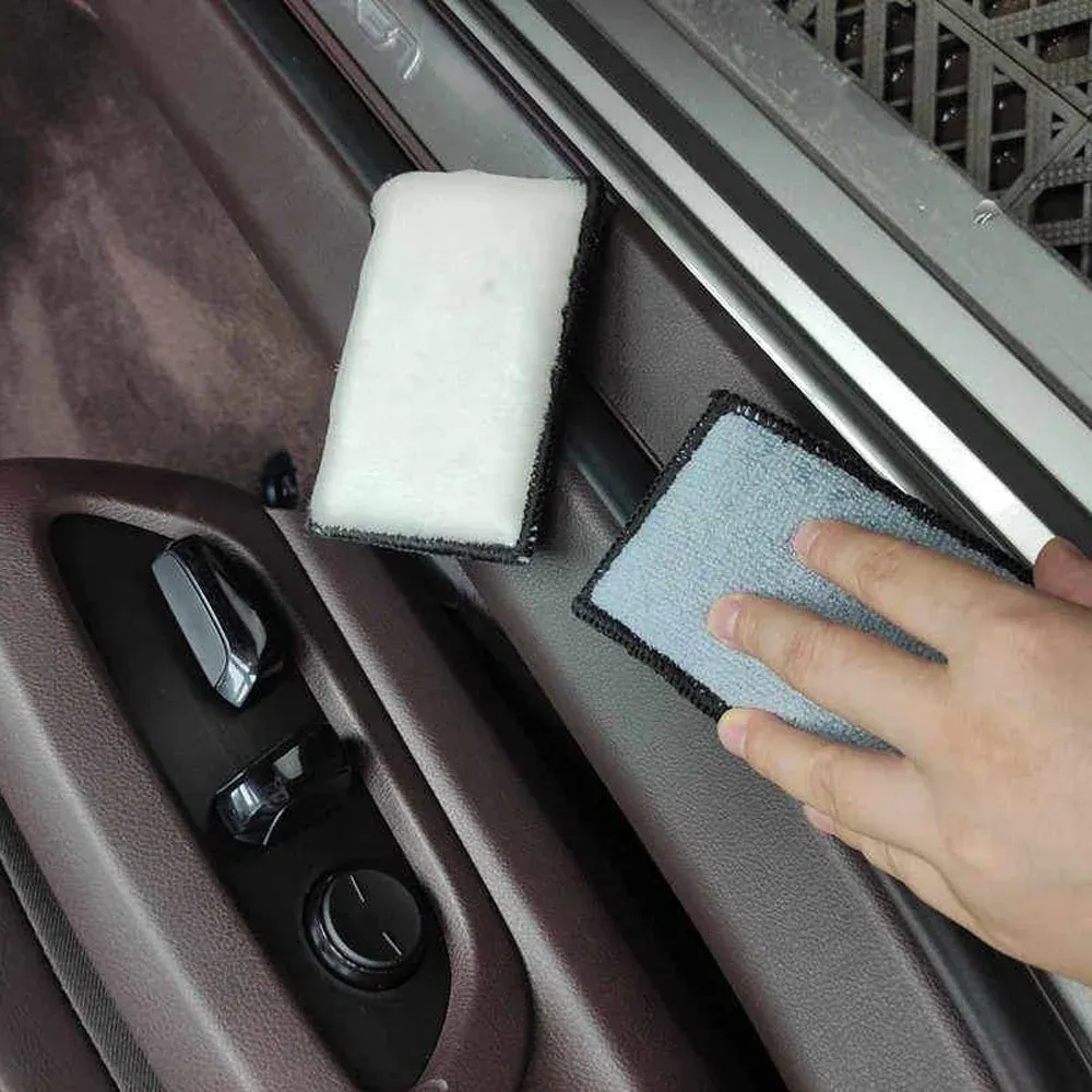 Entretien de l'habitacle avec microfibre