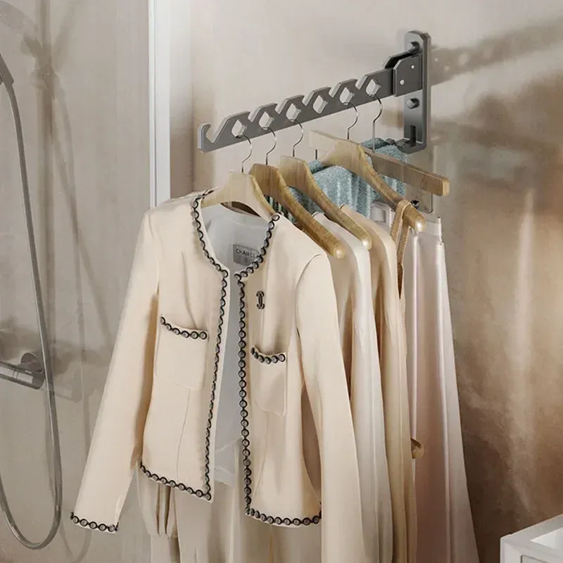 Étendoir à vêtements à angle réglable, en situation