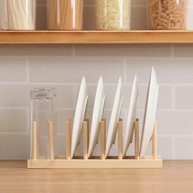 Organisation de la cuisine avec support en bois