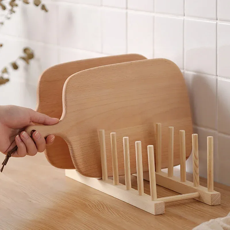 Support à vaisselle en bois en situation dans la cuisine
