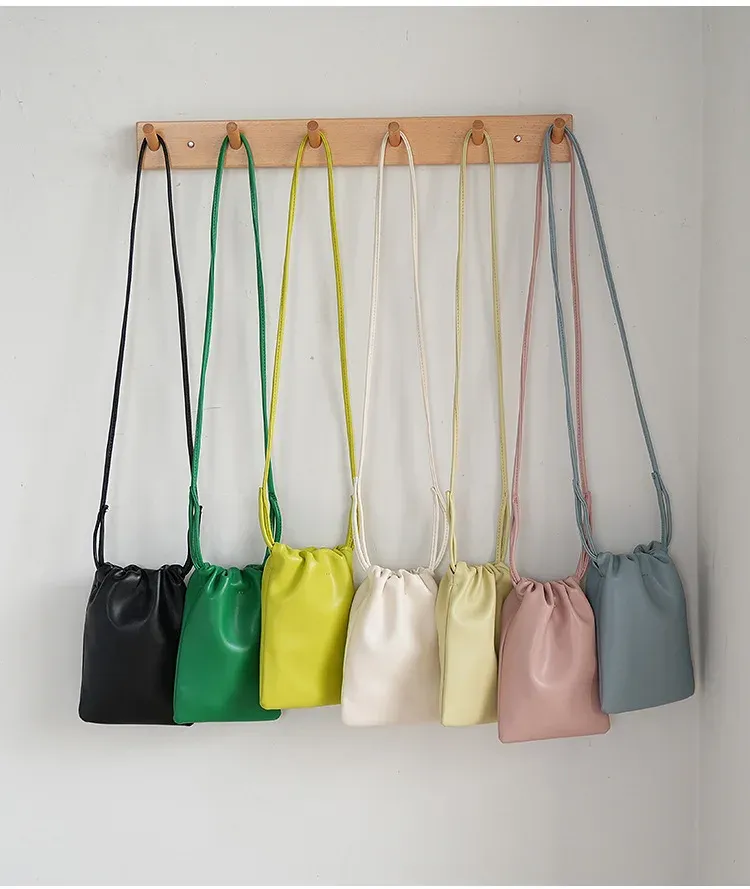 Vue d'ensemble du sac à main en cuir PU