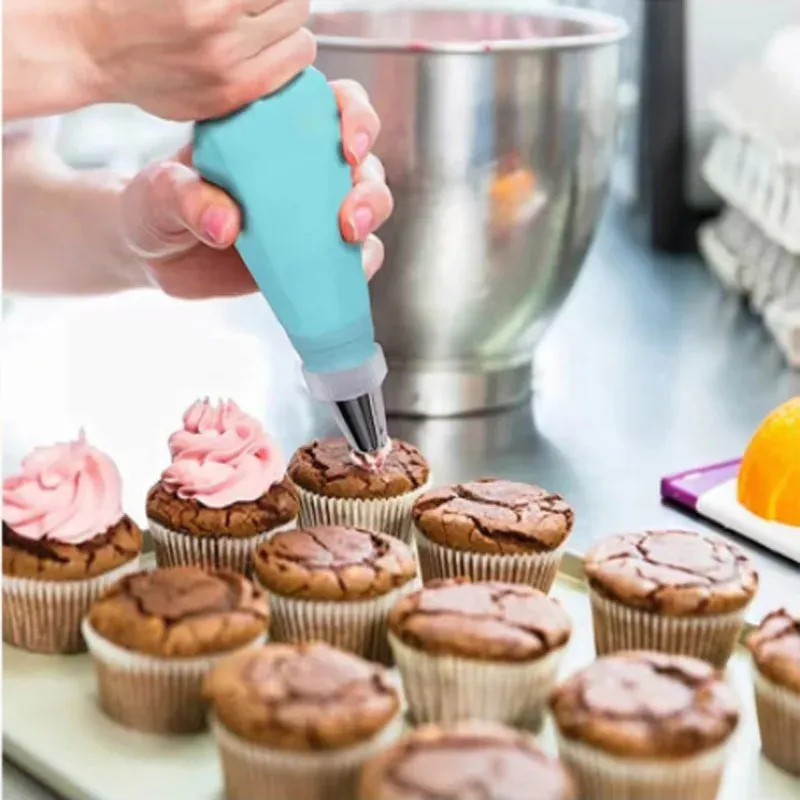 Poches à douille en silicone réutilisables avec embouts en acier inoxydable, kit de décoration de gâteaux 3
