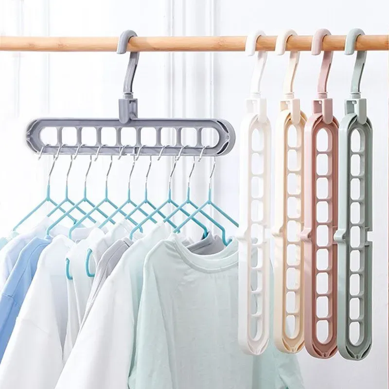 Cintre de rangement pour garde-robe