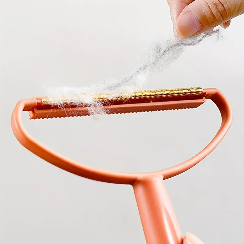 Nettoyage de canapé avec l'outil