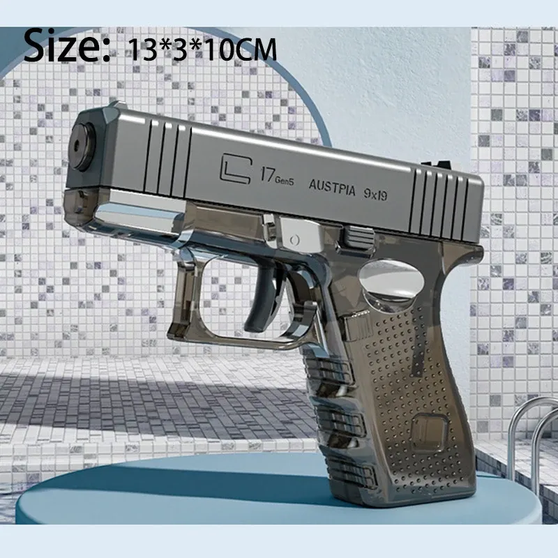 Pistolet à eau présenté sur fond neutre