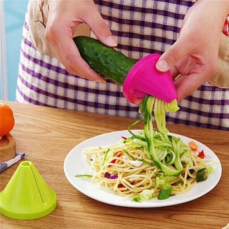 Trancheuse à légumes rotative 3 en 1 : éplucheur, râpe et broyeur en spirale à lames interchangeables 2