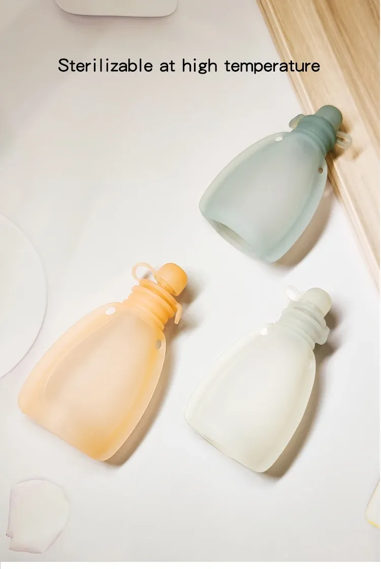 Pochette alimentaire pour bébé en situation d'utilisation