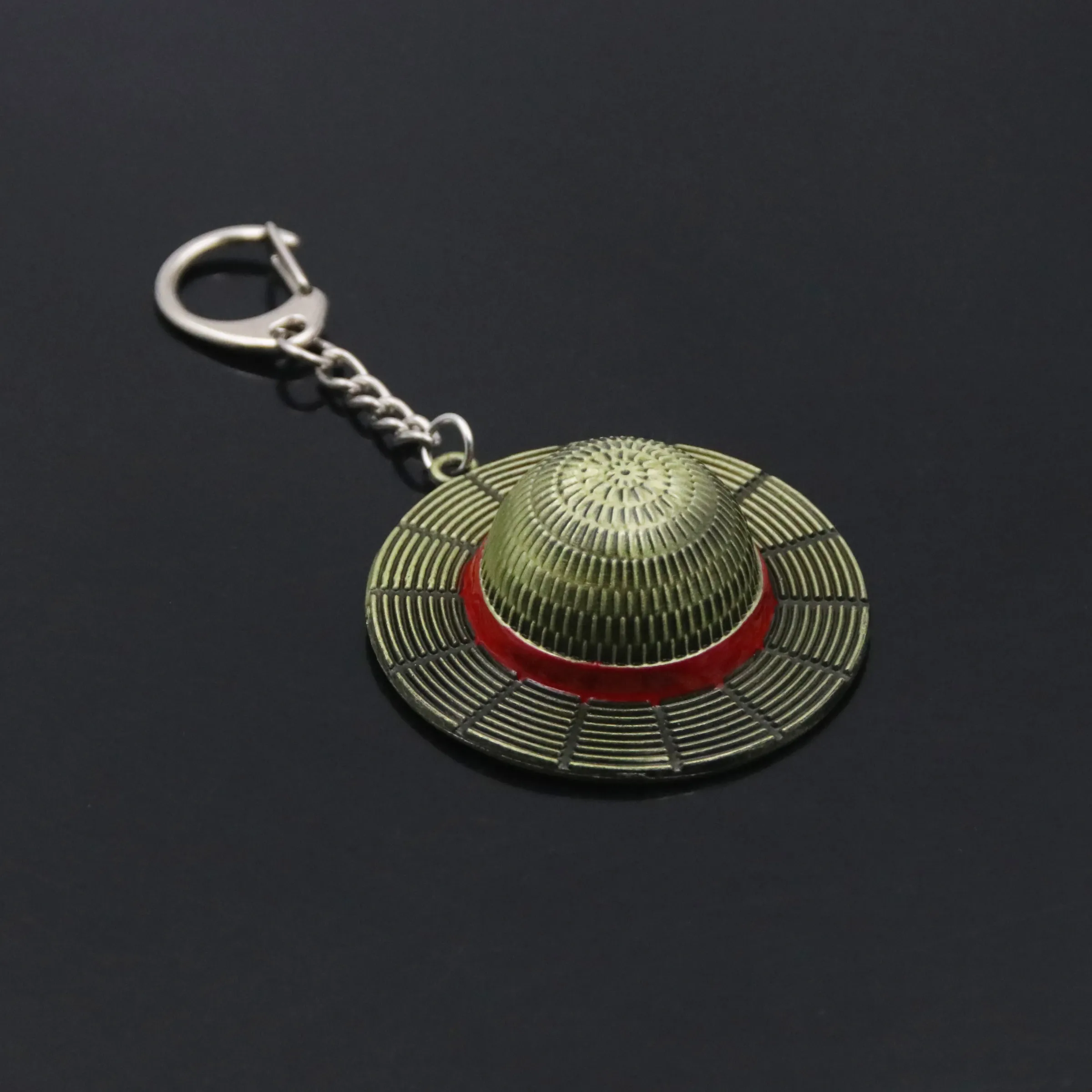 Porte-clés en métal à pendentif chapeau de paille, style anime classique 4
